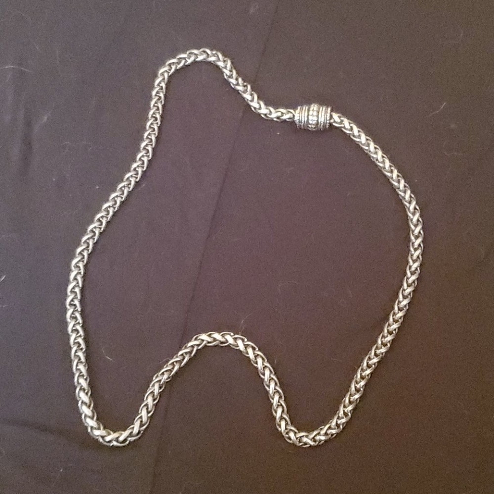 Neat metallic chain necklace